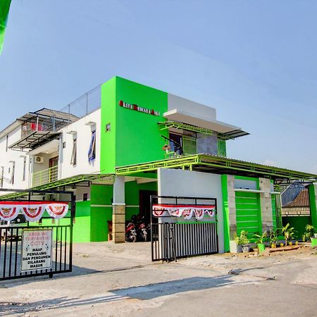 Super Oyo 93012 Griya Kencana Asri Syariah Lawean エクステリア 写真