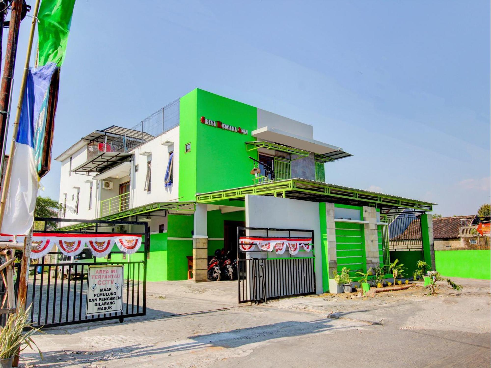 Super Oyo 93012 Griya Kencana Asri Syariah Lawean エクステリア 写真