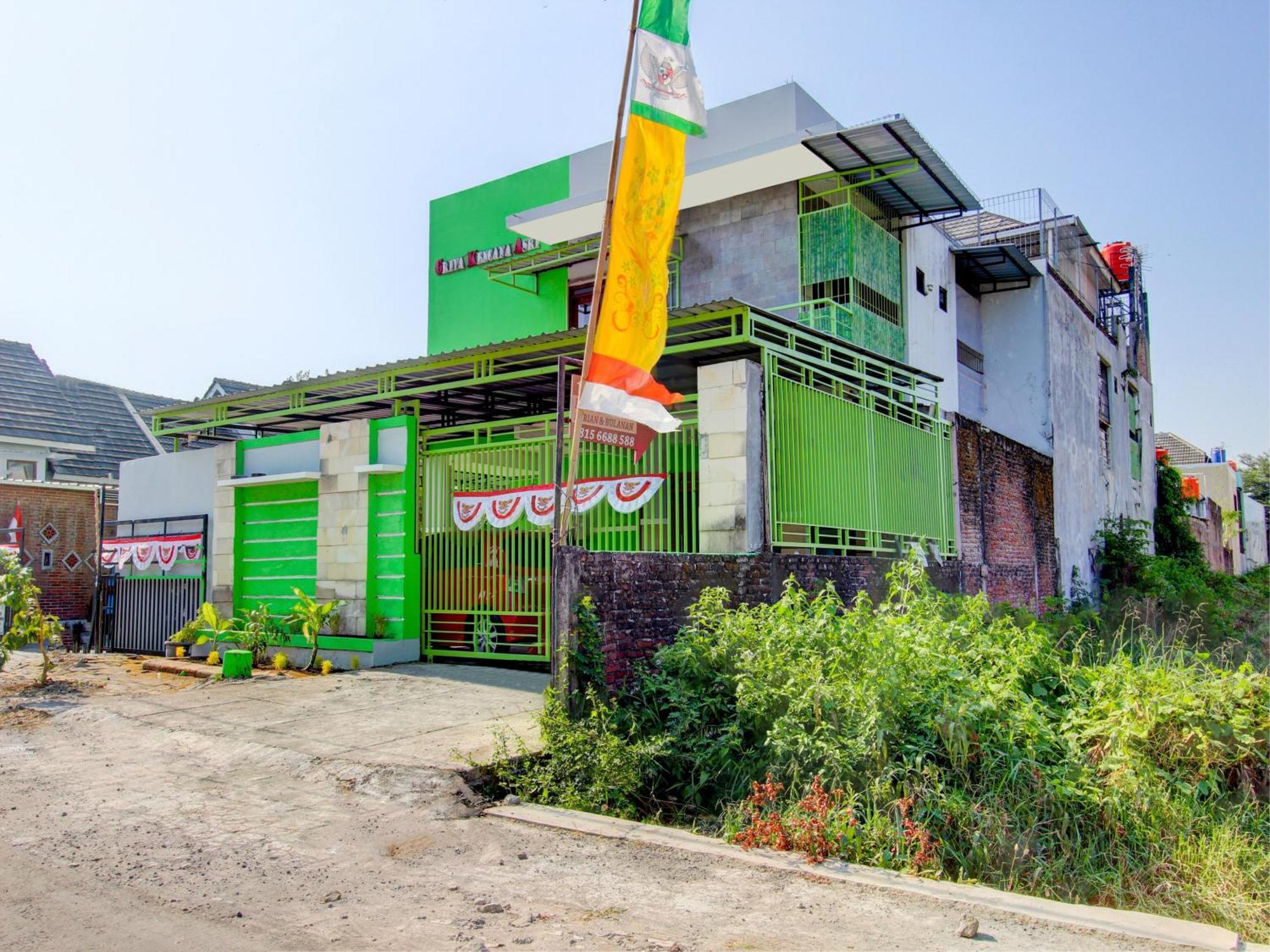 Super Oyo 93012 Griya Kencana Asri Syariah Lawean エクステリア 写真
